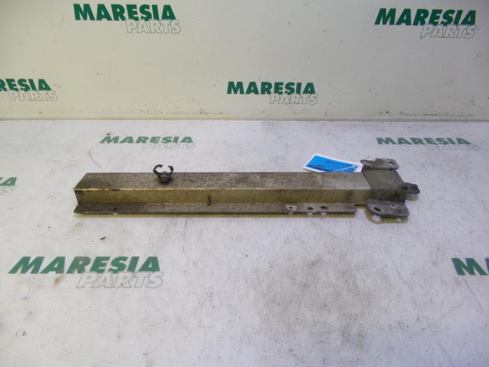 Gebruikte Subframe Renault Espace (JK) 2.0 16V Turbo Prijs € 30,00 Margeregeling aangeboden door Maresia Parts