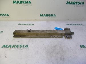 Gebruikte Subframe Renault Espace (JK) 2.0 16V Turbo Prijs € 30,00 Margeregeling aangeboden door Maresia Parts