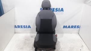 Gebruikte Voorstoel rechts Citroen C3 (SC) 1.0 Vti 68 12V Prijs € 65,00 Margeregeling aangeboden door Maresia Parts