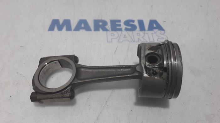 Gebruikte Zuiger Citroen C3 Pluriel (HB) 1.6 16V Prijs € 40,00 Margeregeling aangeboden door Maresia Parts