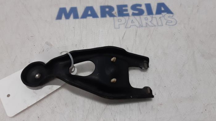 Gebruikte Gaffel Peugeot 208 I (CA/CC/CK/CL) 1.4 HDi Prijs € 20,00 Margeregeling aangeboden door Maresia Parts