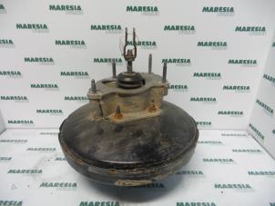 Gebruikte Rembooster Renault Koleos I 2.5 16V Prijs € 105,00 Margeregeling aangeboden door Maresia Parts