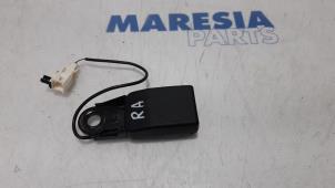Gebruikte Veiligheidsgordel Insteek rechts-achter Peugeot RCZ (4J) 1.6 16V THP Prijs € 30,00 Margeregeling aangeboden door Maresia Parts