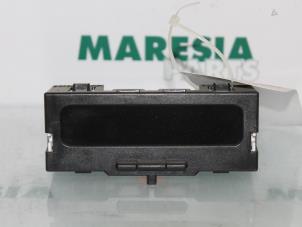 Gebruikte Display Interieur Renault Megane II (BM/CM) 1.9 dCi 120 Prijs € 20,00 Margeregeling aangeboden door Maresia Parts