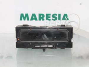 Gebruikte Display Interieur Renault Megane Coupé (DA) 1.6 16V Sport Prijs € 15,00 Margeregeling aangeboden door Maresia Parts