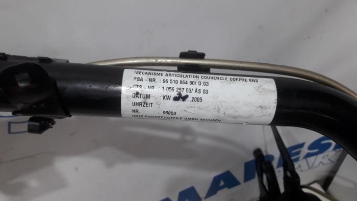 Cabriodak Bediening van een Peugeot 307 CC (3B) 2.0 16V 2005