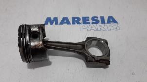 Gebruikte Drijfstang Peugeot 307 CC (3B) 2.0 16V Prijs € 50,00 Margeregeling aangeboden door Maresia Parts