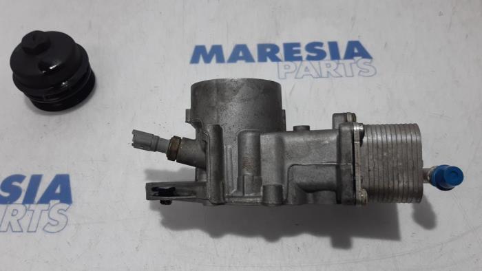 Gebruikte Oliefilterhouder Peugeot 307 CC (3B) 2.0 16V Prijs € 65,00 Margeregeling aangeboden door Maresia Parts