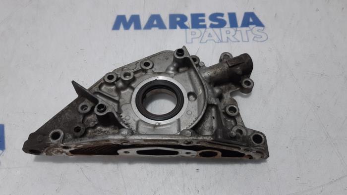 Gebruikte Oliepomp Peugeot 307 CC (3B) 2.0 16V Prijs € 50,00 Margeregeling aangeboden door Maresia Parts