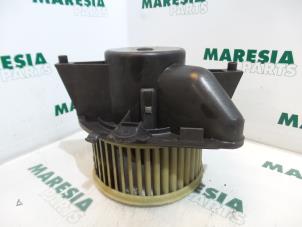 Gebruikte Kachel Ventilatiemotor Fiat Doblo (223A/119) 1.9 JTD Prijs € 25,00 Margeregeling aangeboden door Maresia Parts