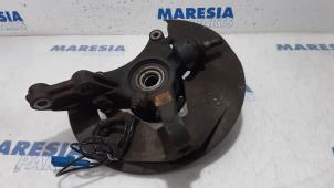 Gebruikte Fusee links-voor Peugeot 508 SW (8E/8U) 2.0 RXH HYbrid4 16V Prijs € 105,00 Margeregeling aangeboden door Maresia Parts