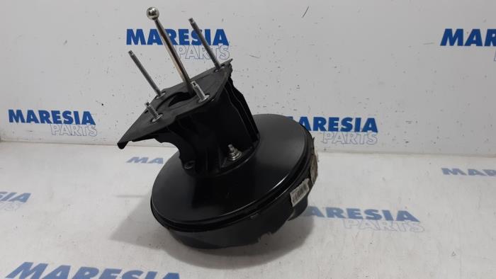 Gebruikte Rembekrachtiger Peugeot 508 SW (8E/8U) 2.0 RXH HYbrid4 16V Prijs € 131,25 Margeregeling aangeboden door Maresia Parts