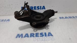 Gebruikte Fusee rechts-voor Peugeot RCZ (4J) 1.6 16V THP Prijs € 105,00 Margeregeling aangeboden door Maresia Parts