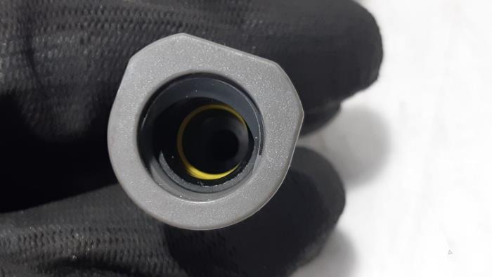 Oliedruk sensor van een Peugeot 508 SW (8E/8U) 2.0 RXH HYbrid4 16V 2012