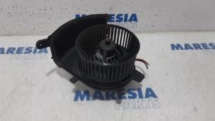 Gebruikte Kachel Ventilatiemotor Renault Grand Scénic II (JM) 2.0 16V Prijs € 35,00 Margeregeling aangeboden door Maresia Parts