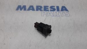 Gebruikte Schakelaar Renault Grand Scénic II (JM) 2.0 16V Prijs € 25,00 Margeregeling aangeboden door Maresia Parts