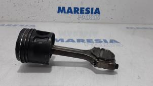 Zuiger van een Fiat Punto Evo (199) 1.3 JTD Multijet 85 16V Euro 5 2013