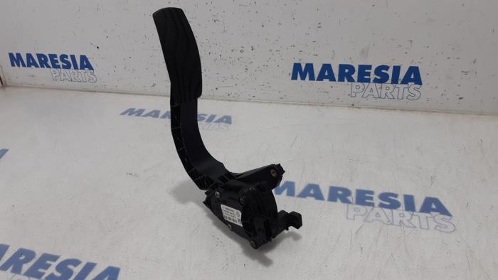 Gebruikte Gaspedaalpositie Sensor Renault Scénic IV (RFAJ) 1.3 TCE 140 16V Prijs € 40,00 Margeregeling aangeboden door Maresia Parts
