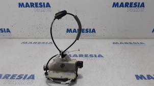 Gebruikte Deurslot Mechaniek 4Deurs rechts-voor Peugeot 208 I (CA/CC/CK/CL) 1.2 Vti 12V PureTech 82 Prijs € 19,95 Margeregeling aangeboden door Maresia Parts