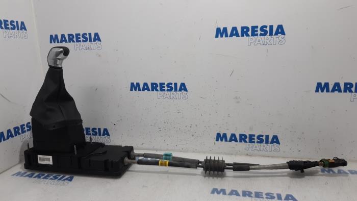 Gebruikte Versnellingspook Peugeot 308 (L3/L8/LB/LH/LP) 1.2 12V VTi PureTech 82 Prijs € 59,99 Margeregeling aangeboden door Maresia Parts