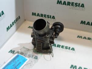 Gebruikte Gasklephuis Alfa Romeo 147 (937) 1.9 JTD 115 Prijs € 60,00 Margeregeling aangeboden door Maresia Parts