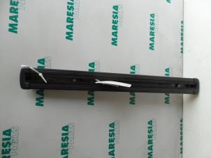 Gebruikte Stoel Rails rechts Renault Espace (JE) 3.0i V6 24V Prijs € 40,00 Margeregeling aangeboden door Maresia Parts