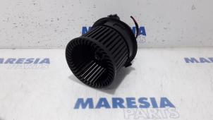 Gebruikte Kachel Ventilatiemotor Peugeot 208 I (CA/CC/CK/CL) 1.6 e-HDi FAP Prijs € 24,95 Margeregeling aangeboden door Maresia Parts