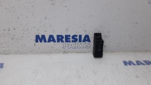 Gebruikte Voorgloei Relais Peugeot 208 I (CA/CC/CK/CL) 1.6 e-HDi FAP Prijs € 15,00 Margeregeling aangeboden door Maresia Parts