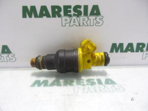 Gebruikte Injector (benzine injectie) Alfa Romeo 156 Sportwagon (932) 2.5 V6 24V Prijs € 25,00 Margeregeling aangeboden door Maresia Parts