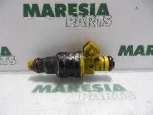 Gebruikte Injector (benzine injectie) Alfa Romeo 156 (932) 2.5 V6 24V Prijs € 25,00 Margeregeling aangeboden door Maresia Parts