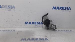 Gebruikte Ruitenwissermotor voor Fiat 500 (312) 1.2 69 Prijs € 60,50 Inclusief btw aangeboden door Maresia Parts