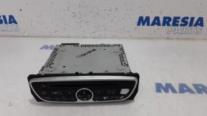 Gebruikte Radio CD Speler Renault Scénic III (JZ) 1.5 dCi 105 Prijs € 60,00 Margeregeling aangeboden door Maresia Parts