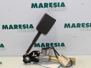 Gebruikte Gordelspanner links Renault Kangoo Express (FC) 1.2 Prijs € 30,00 Margeregeling aangeboden door Maresia Parts
