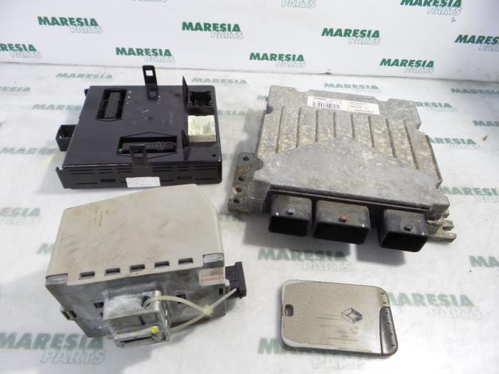 Gebruikte Computer Motormanagement Renault Laguna II (BG) 2.0 16V IDE Prijs € 236,25 Margeregeling aangeboden door Maresia Parts