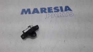 Gebruikte Raam schakelaar elektrisch Fiat 500 (312) 1.2 69 Prijs € 18,15 Inclusief btw aangeboden door Maresia Parts
