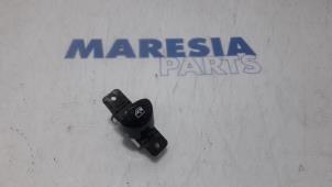 Gebruikte Elektrisch Raam Schakelaar Fiat 500 (312) 1.2 69 Prijs € 18,15 Inclusief btw aangeboden door Maresia Parts