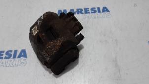 Gebruikte Remklauw (Tang) rechts-voor Peugeot Partner (GC/GF/GG/GJ/GK) 1.6 HDI 75 16V Prijs € 16,93 Inclusief btw aangeboden door Maresia Parts