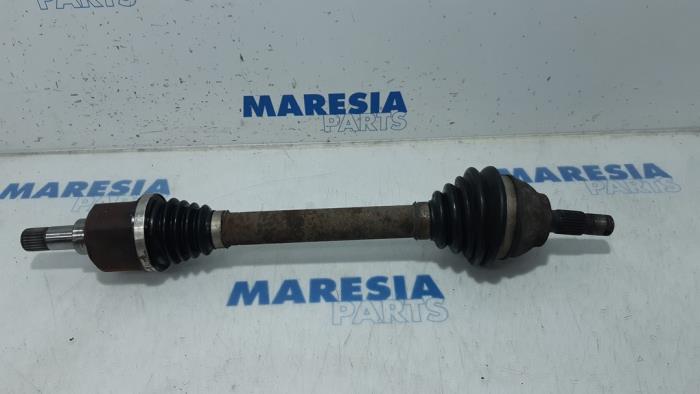 Gebruikte Aandrijfas links-voor Citroen Berlingo 1.6 HDi 90 Prijs € 29,99 Margeregeling aangeboden door Maresia Parts