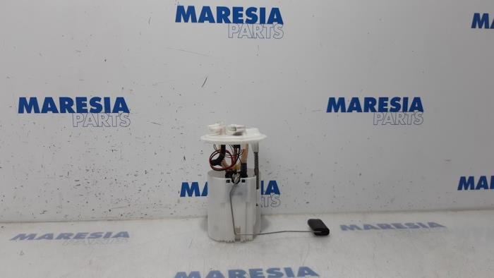 Gebruikte Tank element Pomp Renault Megane III Grandtour (KZ) 1.5 dCi 95 Prijs € 45,00 Margeregeling aangeboden door Maresia Parts