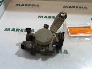 Gebruikte Gasklephuis Renault Twingo (C06) 1.2 Prijs € 50,00 Margeregeling aangeboden door Maresia Parts