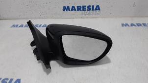 Gebruikte Buitenspiegel rechts Renault Zoé (AG) 46kW Prijs € 131,25 Margeregeling aangeboden door Maresia Parts