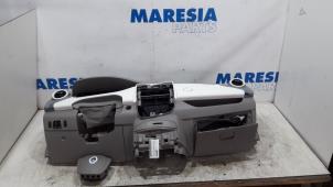 Gebruikte Airbag set + dashboard Renault Zoé (AG) 65kW Prijs € 525,00 Margeregeling aangeboden door Maresia Parts