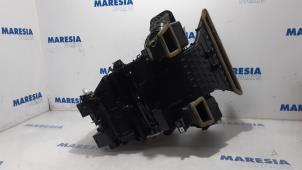 Gebruikte Kachelhuis Opel Vivaro 1.6 CDTI BiTurbo 140 Prijs € 279,51 Inclusief btw aangeboden door Maresia Parts