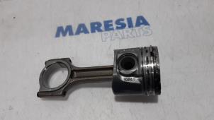 Gebruikte Zuiger Renault Trafic New (FL) 2.0 dCi 16V 115 Prijs € 75,00 Margeregeling aangeboden door Maresia Parts