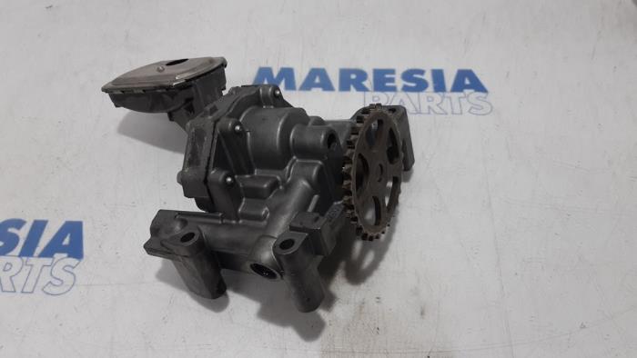 Gebruikte Oliepomp Peugeot Expert (G9) 2.0 HDi 120 Prijs € 50,00 Margeregeling aangeboden door Maresia Parts