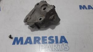 Gebruikte Motorsteun Peugeot Expert (G9) 2.0 HDi 120 Prijs € 50,00 Margeregeling aangeboden door Maresia Parts