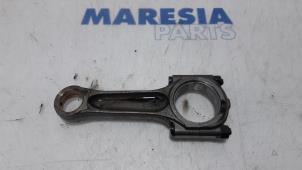 Gebruikte Zuiger Peugeot 308 CC (4B) 2.0 HDiF 16V Prijs € 70,00 Margeregeling aangeboden door Maresia Parts