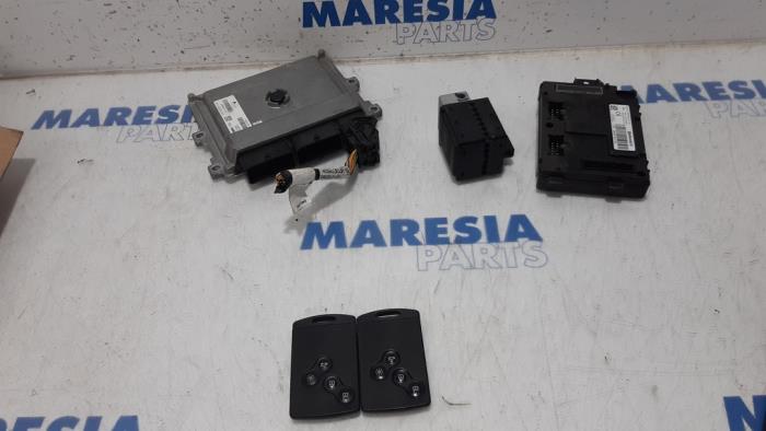 Gebruikte Computer Motormanagement Renault Clio IV (5R) 0.9 Energy TCE 90 12V Prijs € 315,00 Margeregeling aangeboden door Maresia Parts