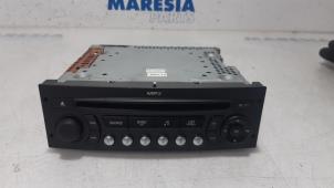 Gebruikte Radio CD Speler Peugeot 207 CC (WB) 1.6 16V Prijs € 49,99 Margeregeling aangeboden door Maresia Parts