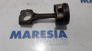 Gebruikte Zuiger Citroen C5 III Berline (RD) 2.0 16V Prijs € 50,00 Margeregeling aangeboden door Maresia Parts